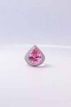 Blush pink pear-cut crystal ring framed by a shimmering halo worn on the finger – Duavaa