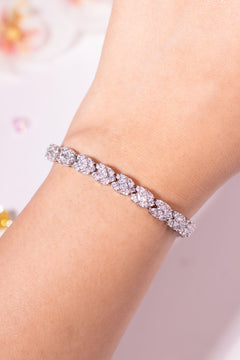 Clear CZ diamante tennis bracelet worn on a model's wrist – Duavaa