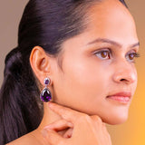 قطرات من الأحجار الكريمة الصفراء اللامعة