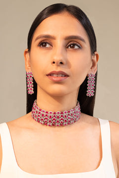 Ruby red choker necklace and drop earrings set worn by a model – Duavaa