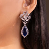 أقراط جوليا المتدلية باللون الأزرق الياقوتي