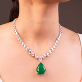 طقم قلادة أندي دوبليت باللون الأخضر الزمردي