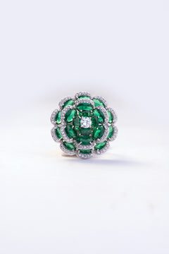 Vespara Emerald Green Ring